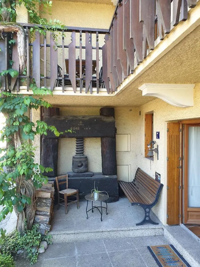 Hébergement de vacances Maison des pêcheurs vue lac a 50m du port dans quartier historique Thonon-les-Bains