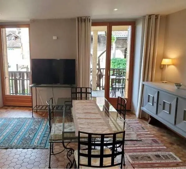 Maison des pêcheurs vue lac a 50m du port dans quartier historique Thonon-les-Bains